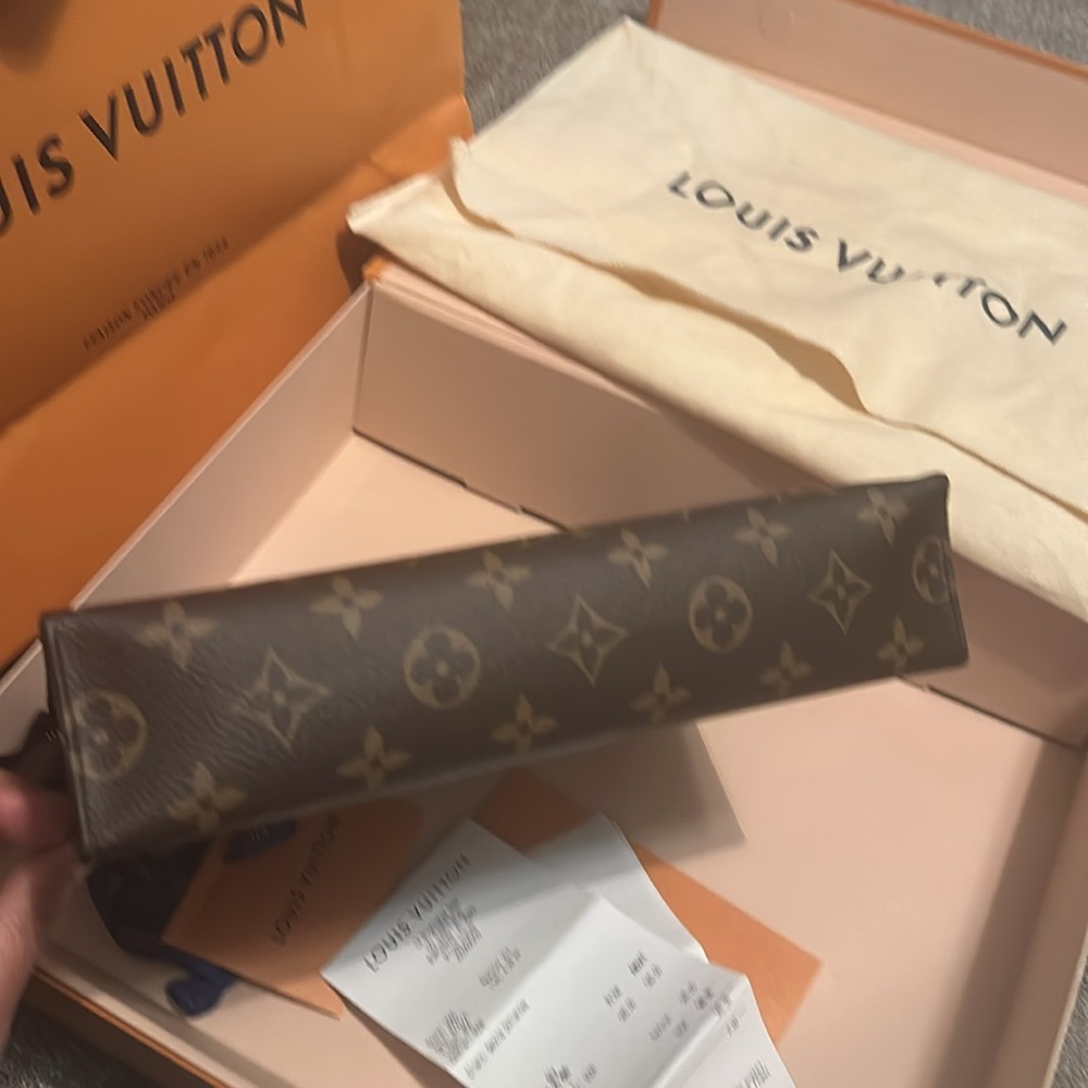 - Louis Vuitton Toiletry Pouch 26 Brand New with receipt and all - Picture 3 of 6